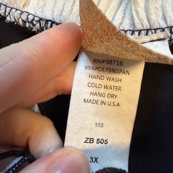 Chic Black and White Women's Blouse - Picture 6 of 7